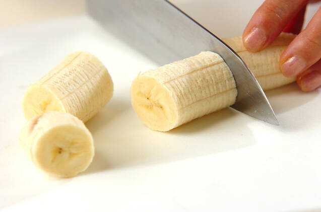 ミキサーで簡単！カフェ風バナナヨーグルトジュースの作り方の手順1