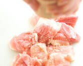 鶏肉と蒟蒻の甘辛煮の作り方1