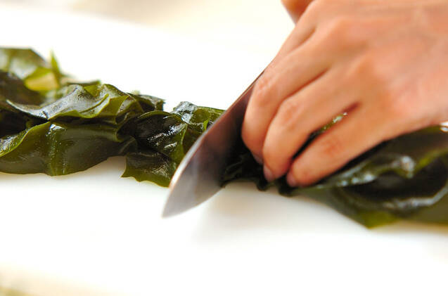 ワカメとさつま揚げの煮浸しの作り方の手順1