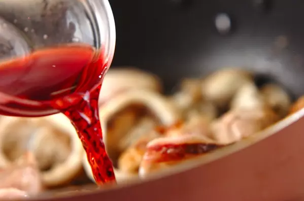 魚介の旨みたっぷり！シーフードのデミトマトシチューの作り方3