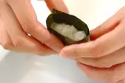 イカ納豆の軍艦巻きの作り方2