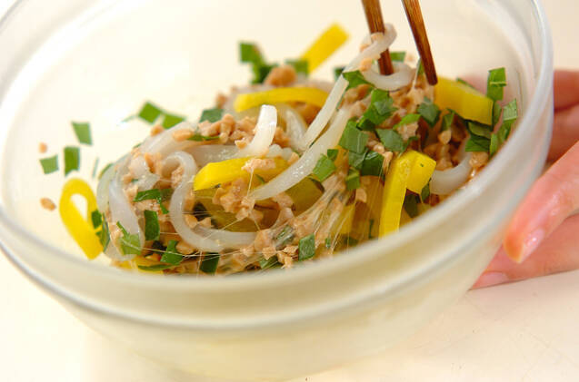 イカ納豆の軍艦巻きの作り方の手順4