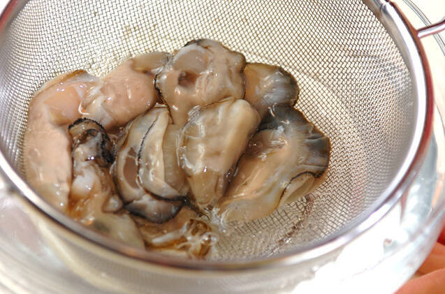 カキとキャベツの酒蒸しの作り方の手順1