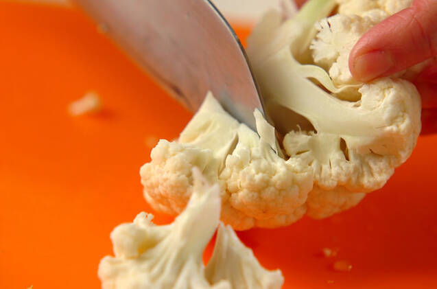 カリフラワーのサブジの作り方の手順1