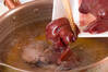 鶏もつのショウガ煮の作り方の手順1