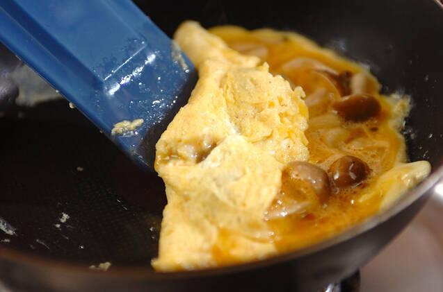 キノコのチーズオムレツの作り方の手順3