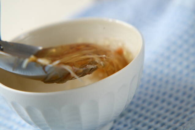 ゴボウと梅のお吸い物の作り方の手順2