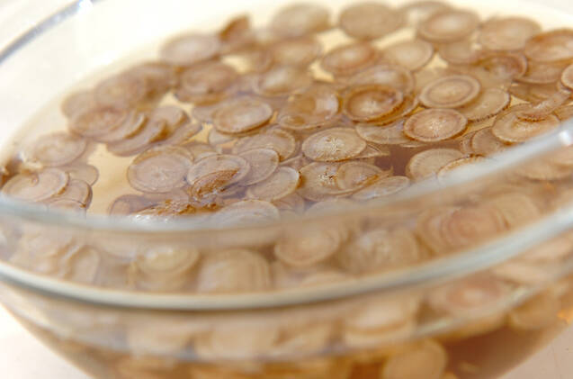 ゴボウとベーコンの混ぜご飯の作り方の手順1