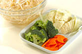 彩り温野菜サラダ 明太子ドレッシングがけの下準備1