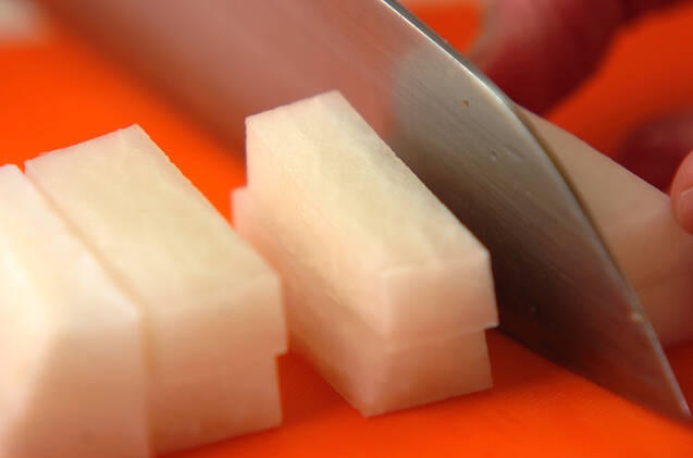 塩もみ大根のピリ辛漬けの作り方の手順1