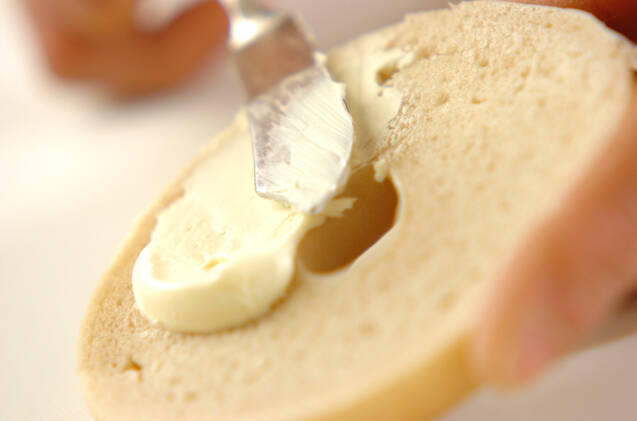 野菜のマリネとエビのベーグルサンドイッチの作り方の手順3