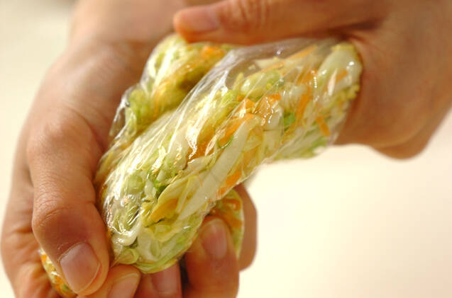 キャベツとハムのサラダの作り方の手順2