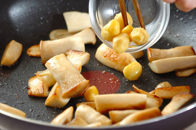 エリンギとギンナンのバターしょうゆ炒めの作り方の手順3
