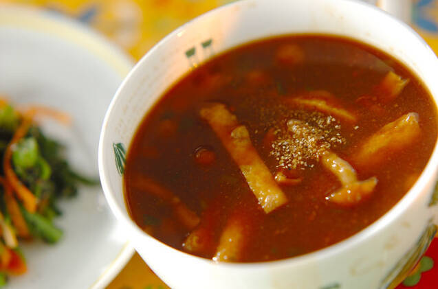 ナメコと油揚げの赤だし