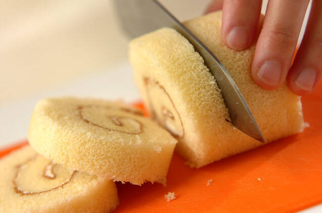 ロールケーキパフェの作り方の手順1