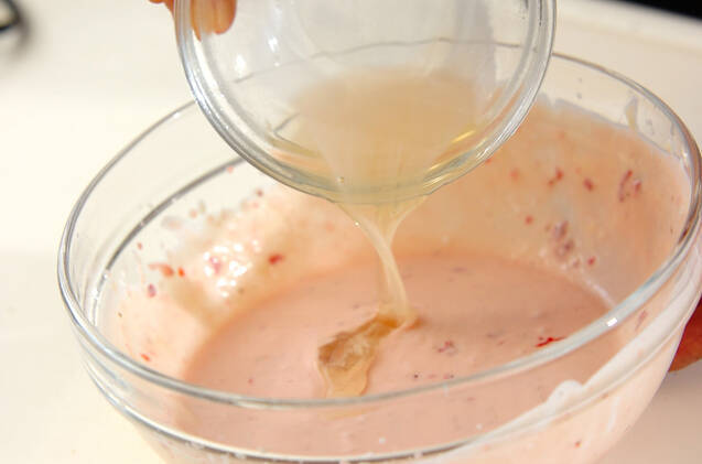 イチゴのピンクチーズケーキの作り方の手順6