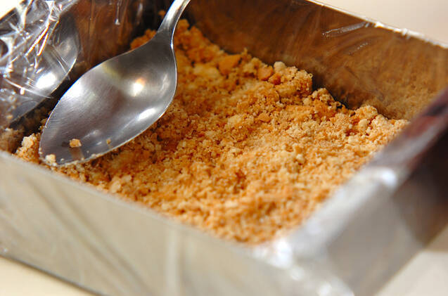 イチゴのピンクチーズケーキの作り方の手順1