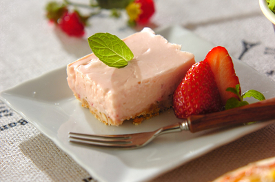 イチゴのピンクチーズケーキのレシピ 作り方 E レシピ 料理のプロが作る簡単レシピ