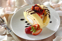 イチゴのデコロールケーキ