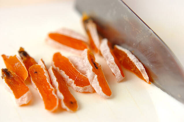 干し柿とカブの和え物の作り方の手順1