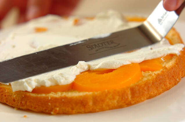 桃のデコレーションケーキの作り方の手順10