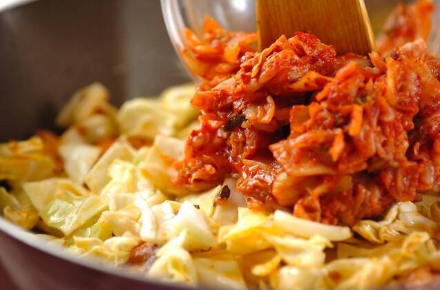 鮭とキャベツのキムチ炒めの作り方の手順5