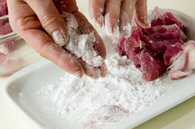 豚肉のハチミツ煮の作り方の手順1