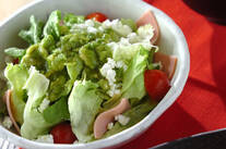 アボカドソースがけサラダ
