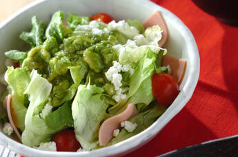 アボカドソースがけサラダ