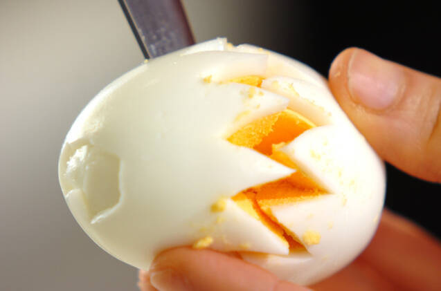 飾り切りゆで卵の作り方の手順1