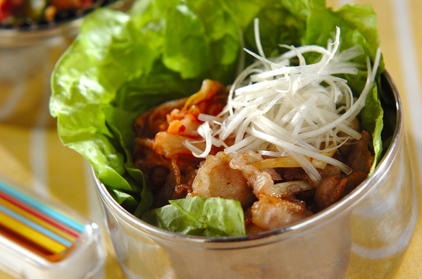 アルミの弁当箱に入ったサムギョプサル丼