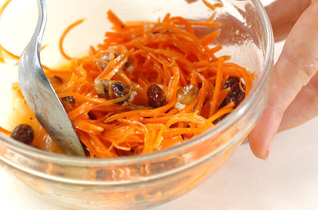 ニンジンレーズンサラダの作り方の手順3