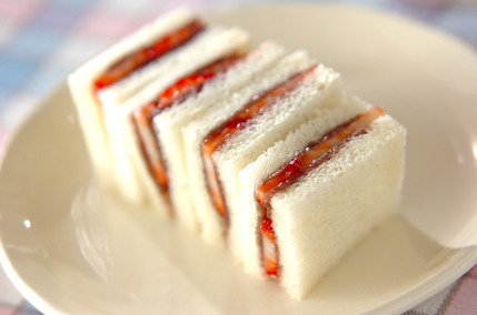 イチゴのあんサンド