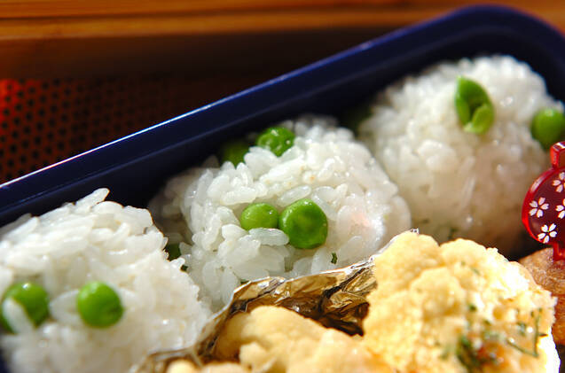 豆ご飯のおにぎり