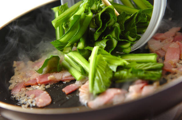 小松菜とベーコンのエスニック炒めの作り方の手順4