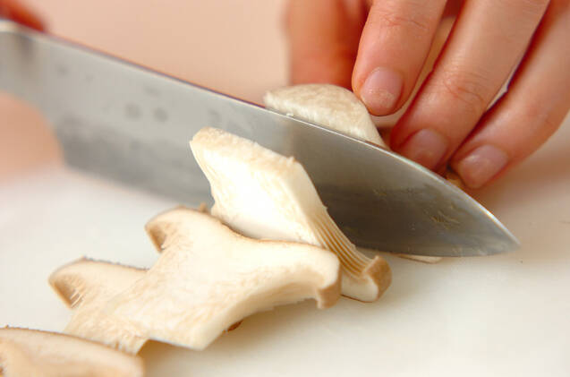 エリンギミートスパの作り方の手順1