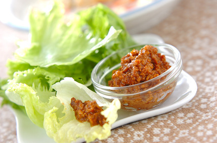 肉みそレタス包み