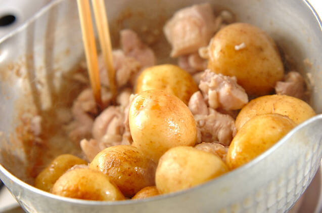 新ジャガと鶏肉の木の芽煮の作り方の手順4