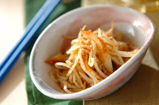 モヤシとちくわのからしじょうゆ和え