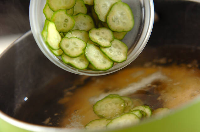 とろろとキュウリの汁の作り方の手順3