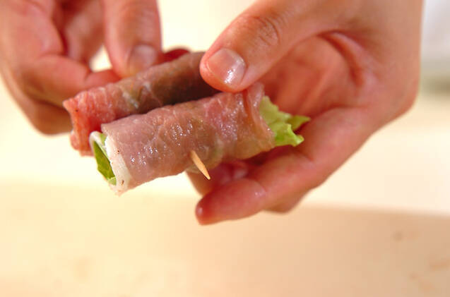 豚肉のマスタードレタス巻きの作り方の手順2