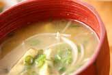 モヤシと油揚げのみそ汁