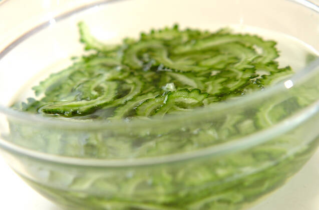 ゴーヤのおかかマヨしょうゆ和えの作り方の手順1