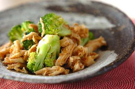 ささ身とブロッコリーのゴマ酢和え