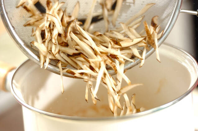 せん切りゴボウのスープの作り方の手順6