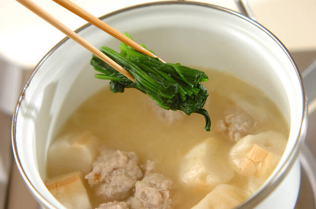 鶏団子の白みそ汁の作り方の手順4