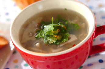 酸っぱ辛い!レンコンとホタテのエスニックスープ