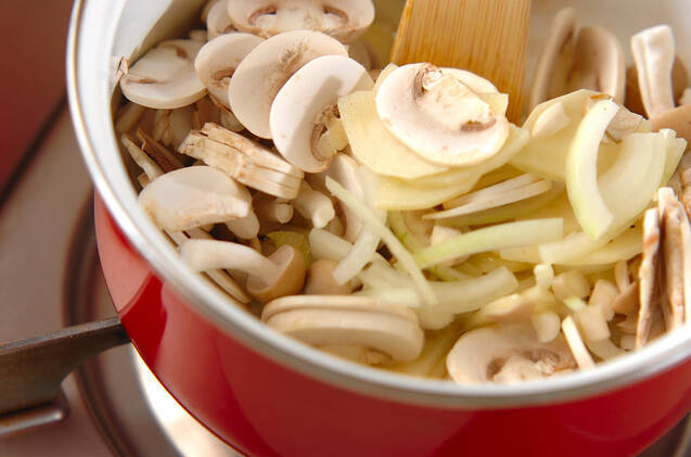 キノコのスープの作り方の手順3