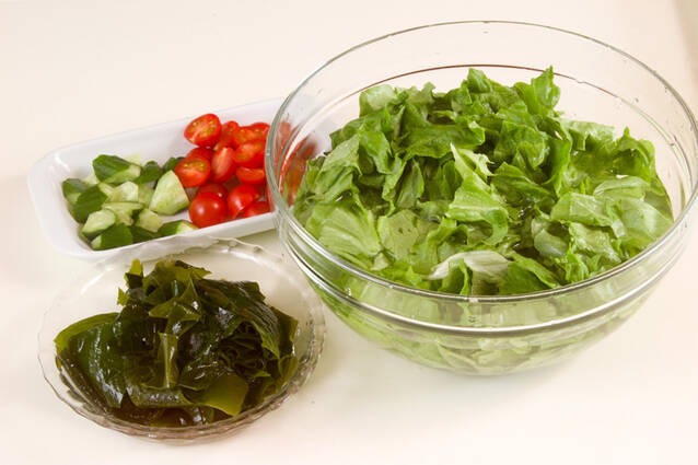 たっぷりワカメのサラダの作り方の手順1