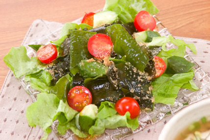 たっぷりワカメのサラダ